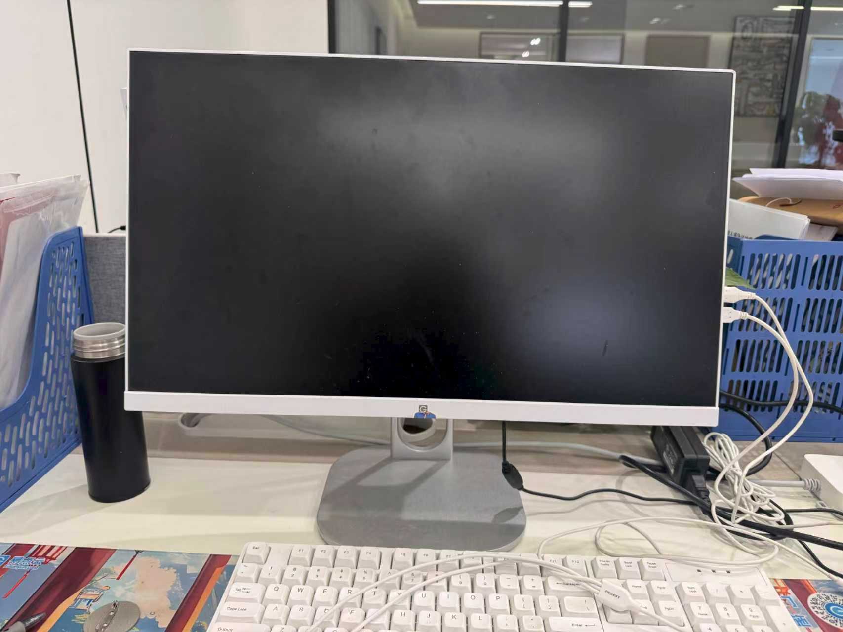 通用品牌显示器 24寸 白色窄边框